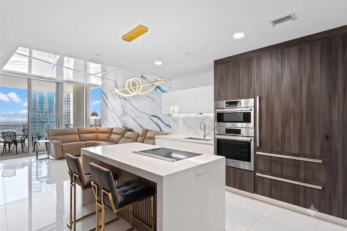 851 NE 1st Ave #3000, Miami: photo 1 of 19