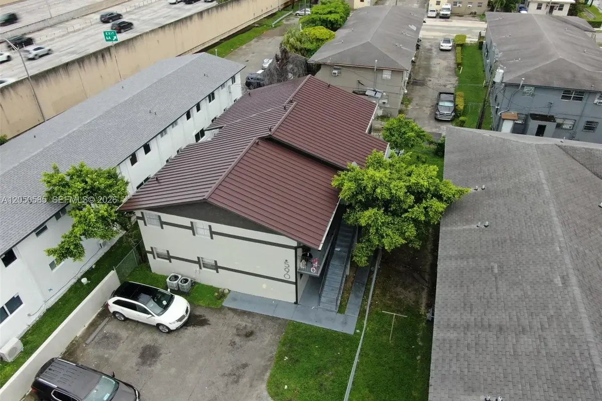 590 NW 65th St #3, Miami: photo 1 of 8