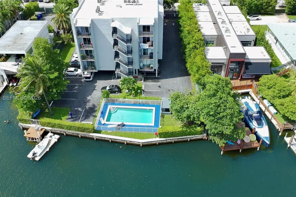 860 NE 78th St #303, Miami: photo 1 of 47