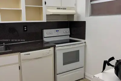 1150 Collins Ave #404, Miami Beach: photo 1 of 18