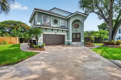 5901 NW 58th Ter, Parkland: photo 1 of 101