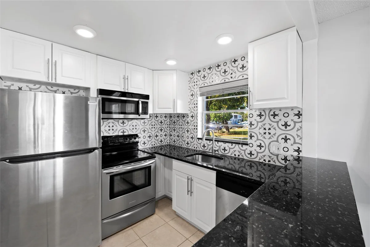 28 Prescott B, Deerfield Beach: photo 1 of 24