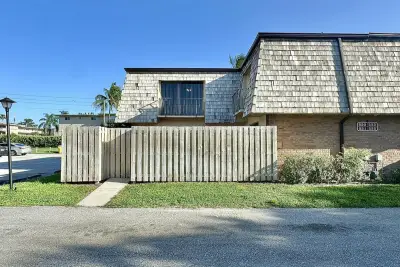 251 Lake Arbor Dr, Palm Springs: photo 1 of 38