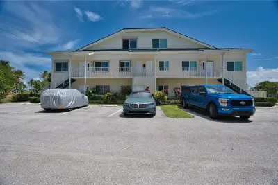 Condo in Jupiter: photo 1 of 32