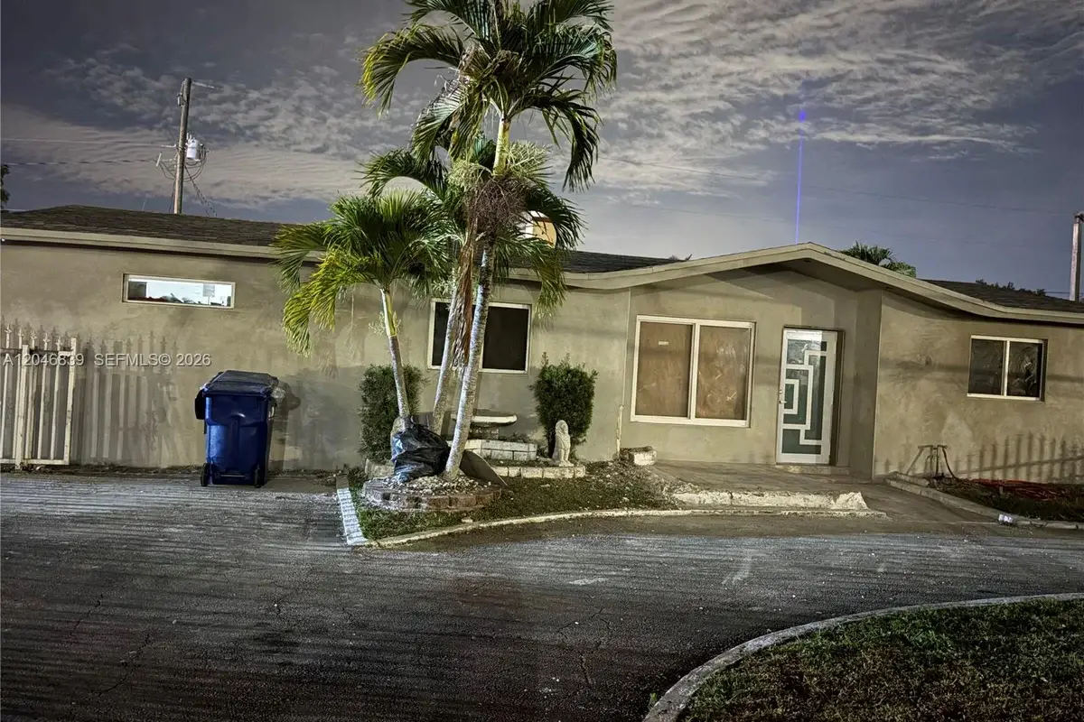3355 NW 213th Ter, Miami Gardens: photo 1 of 2