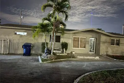 3355 NW 213th Ter, Miami Gardens: photo 1 of 2