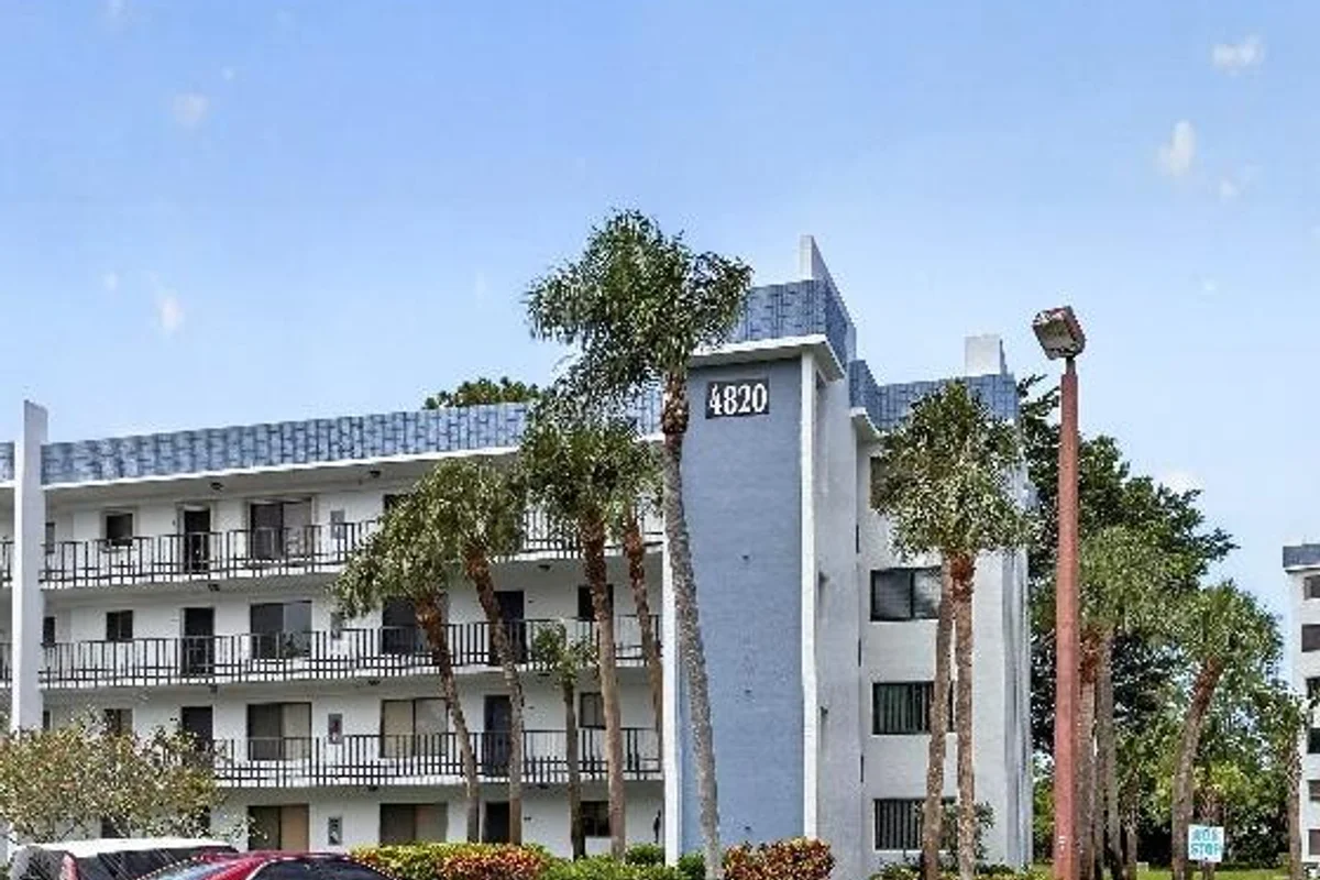 4820 Lucerne Lakes Blvd W #402, Lake Worth: photo 1 of 18