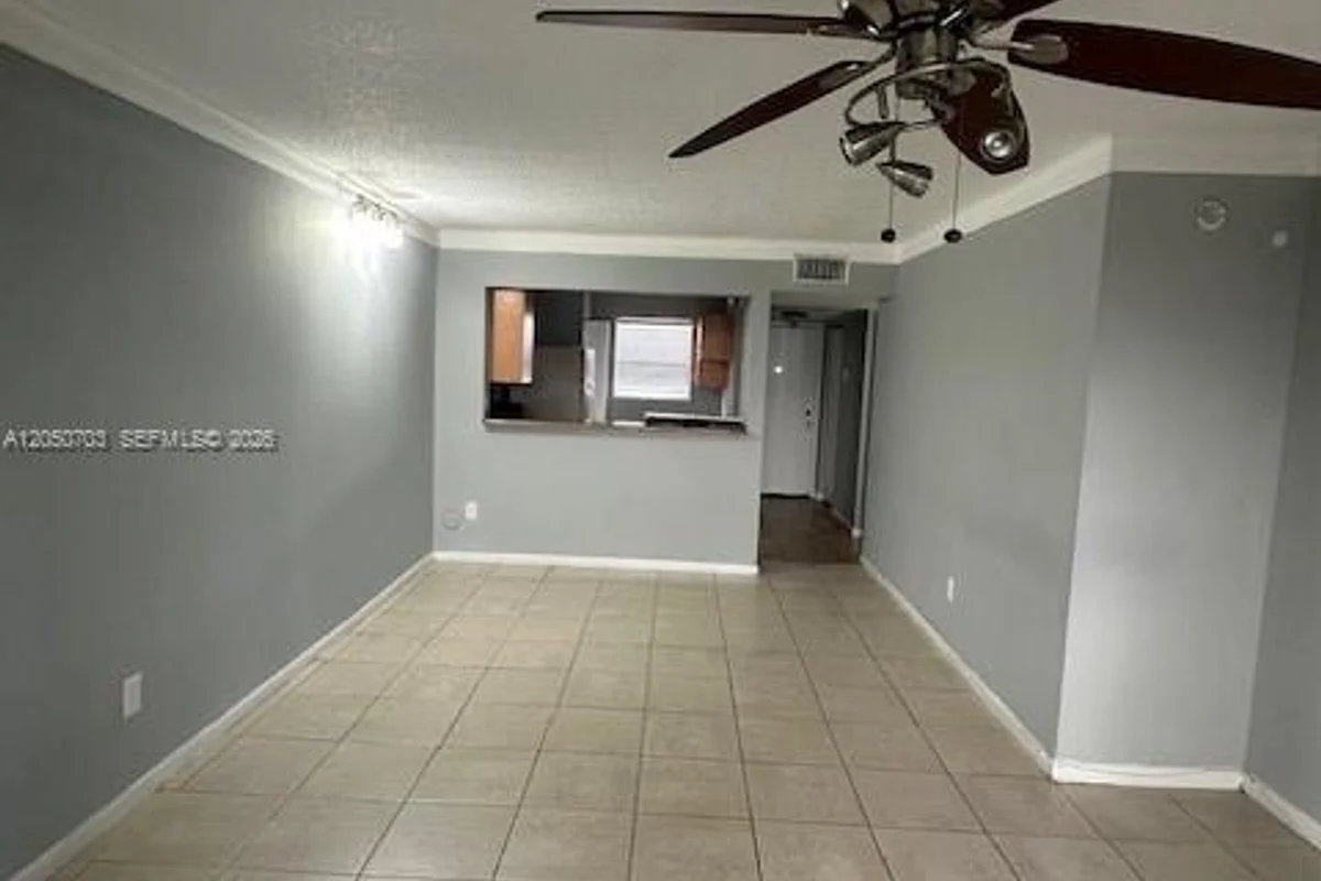 20800 NE 8th Ct #105-17, Miami: photo 1 of 23