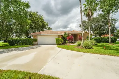 10884 Paso Fino Dr, Wellington: photo 1 of 53