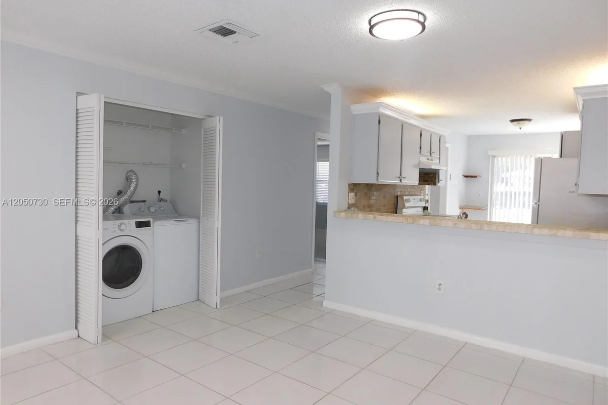 899 Crystal Lake Dr, Deerfield Beach: photo 1 of 17