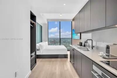 20 NE 11th St #4607A, Miami: photo 1 of 26