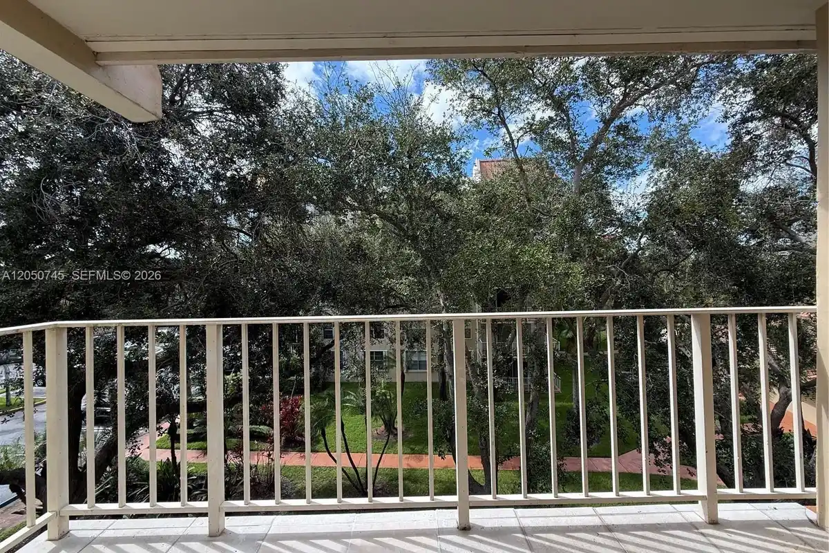 13100 SW 92nd Ave #A-PH7, Miami: photo 1 of 25
