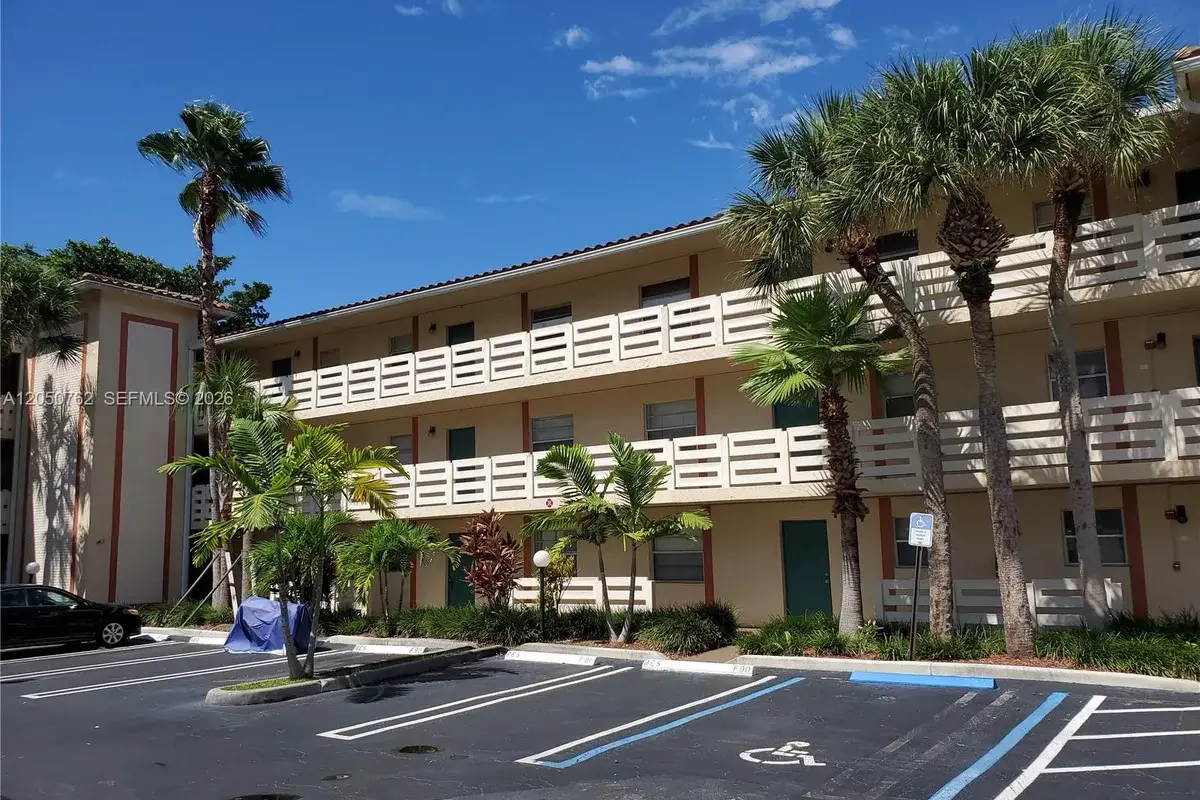 3231 NW 103rd Ter #208-C, Coral Springs: photo 1 of 20