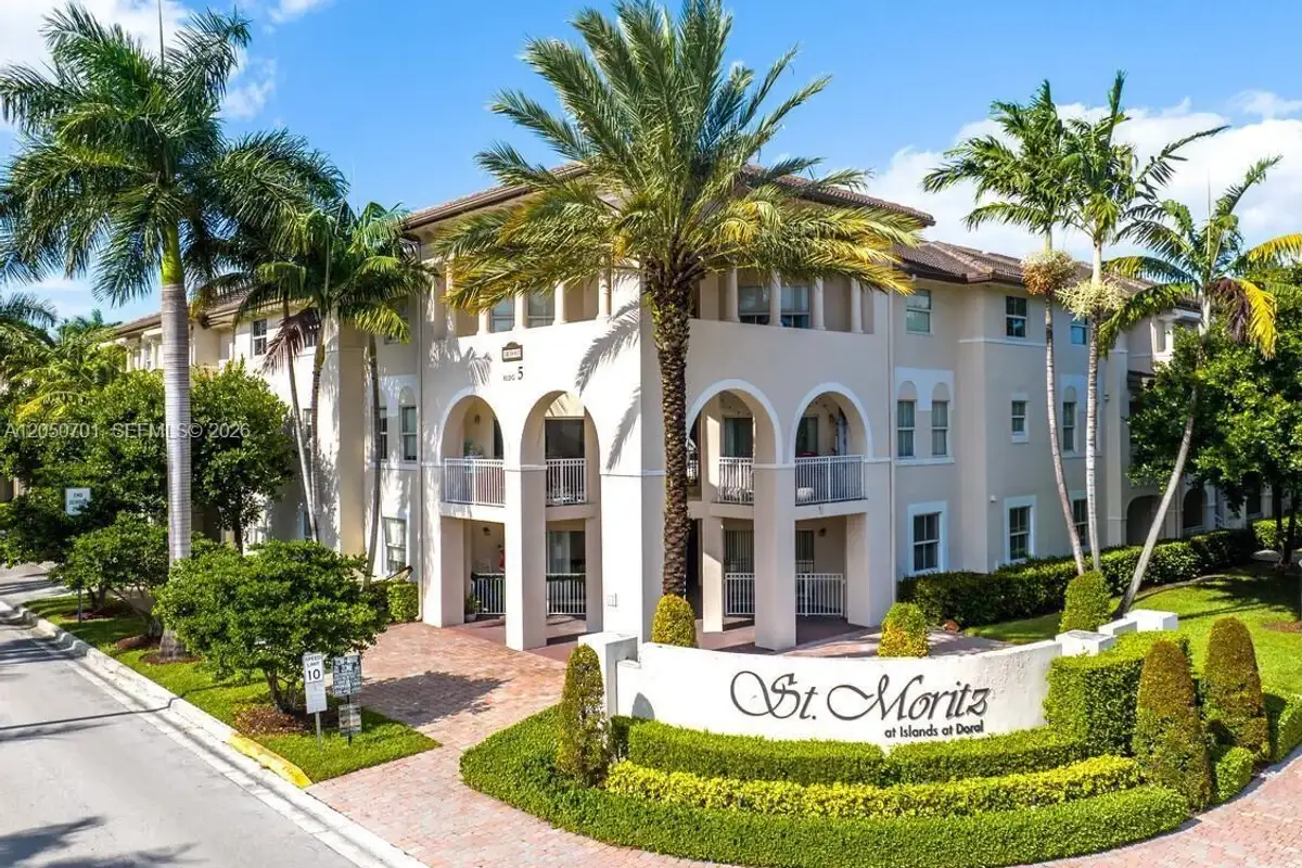 11601 NW 89th St #212, Doral: photo 1 of 11