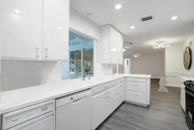 4755 NE 23rd Ave, Fort Lauderdale: photo 1 of 59