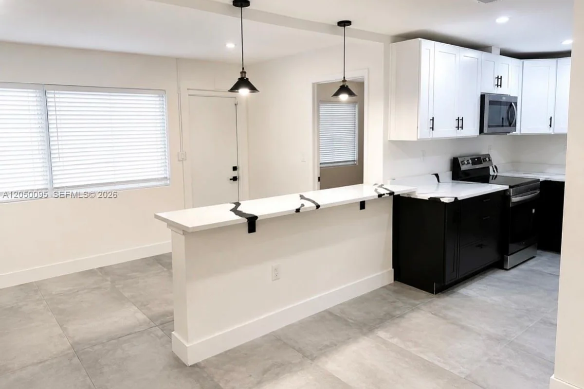 1039 NE 17th Ave, Fort Lauderdale: photo 1 of 11