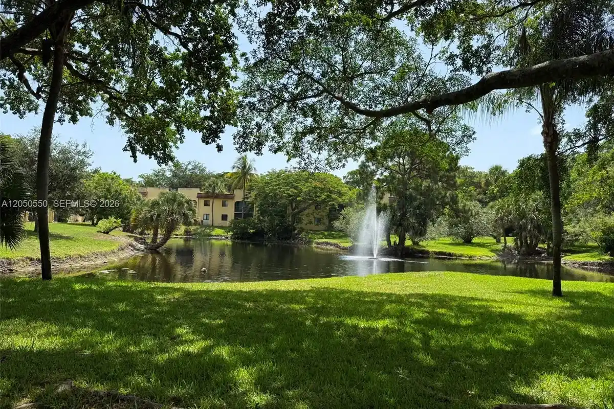 900 SW 9th Street Cir #103, Boca Raton: photo 1 of 23