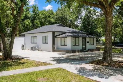 12980 NE 10th Ave, North Miami: photo 1 of 30