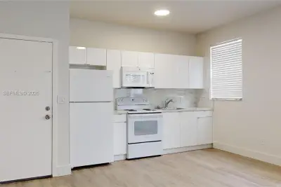 828 Pennsylvania Ave #7, Miami Beach: photo 1 of 17