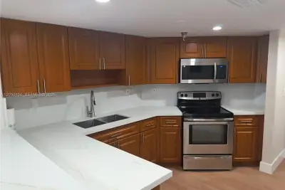 2400 SW 3rd Ave #506, Miami: photo 1 of 10