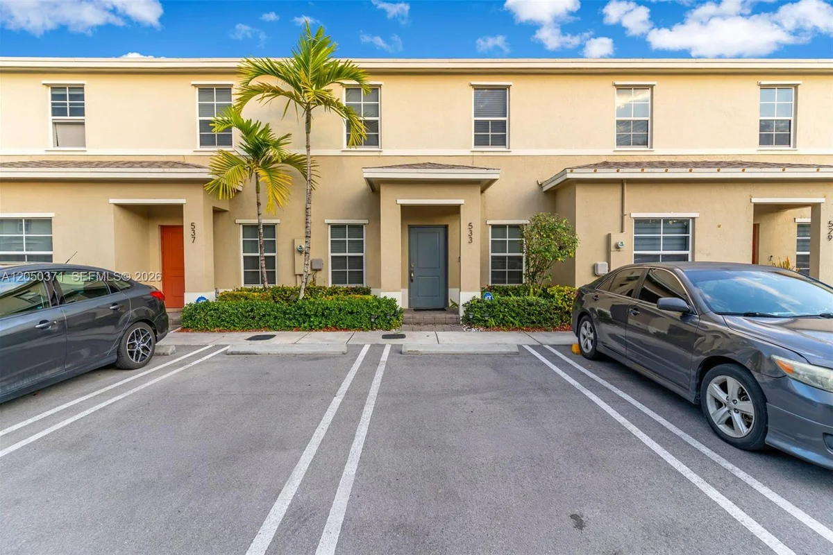 533 NE 5th Pl, Florida City: photo 1 of 24