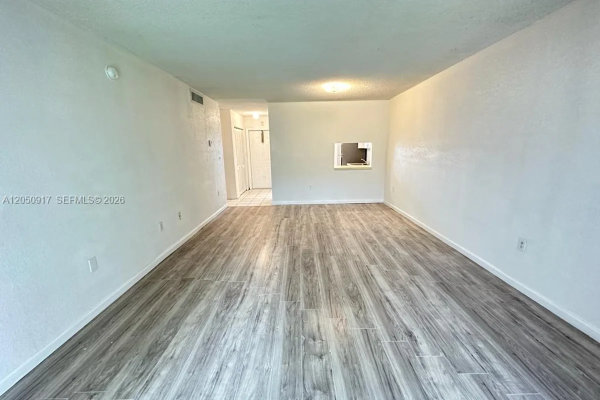 505 NW 177th St #111, Miami Gardens: photo 1 of 10