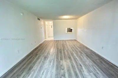 505 NW 177th St #111, Miami Gardens: photo 1 of 10