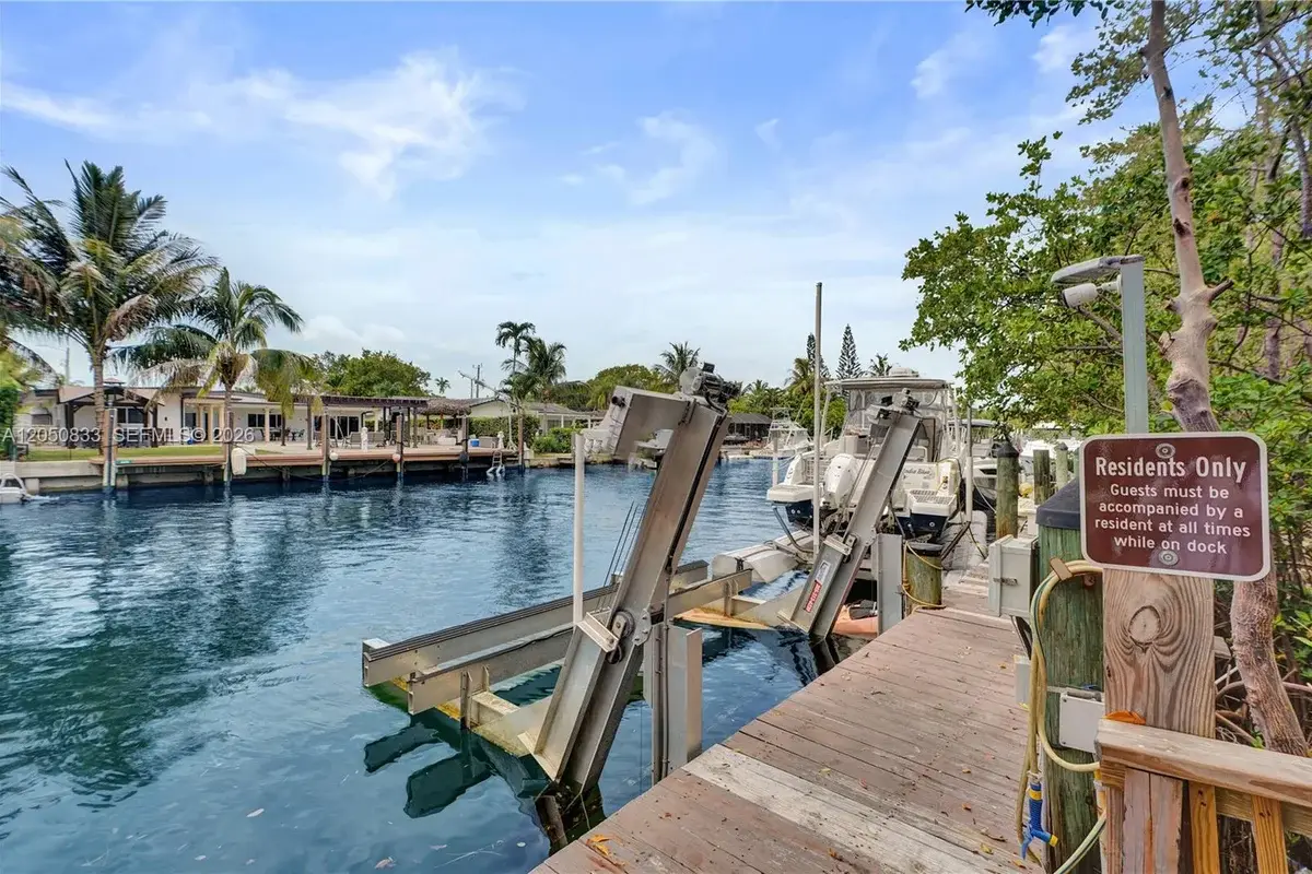 2404 NE 135th St, North Miami: photo 1 of 68