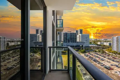 11 NE 6th St #1712, Miami: photo 1 of 14