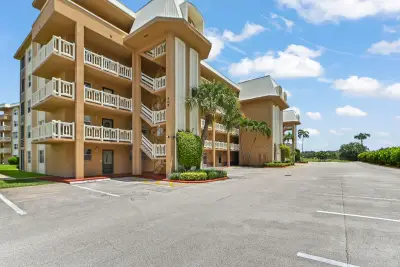 308 Golfview Rd #101, North Palm Beach: photo 1 of 40