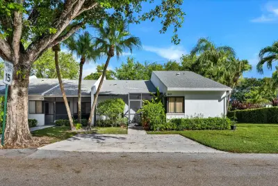 100 Sunshine Blvd, Royal Palm Beach: photo 1 of 34