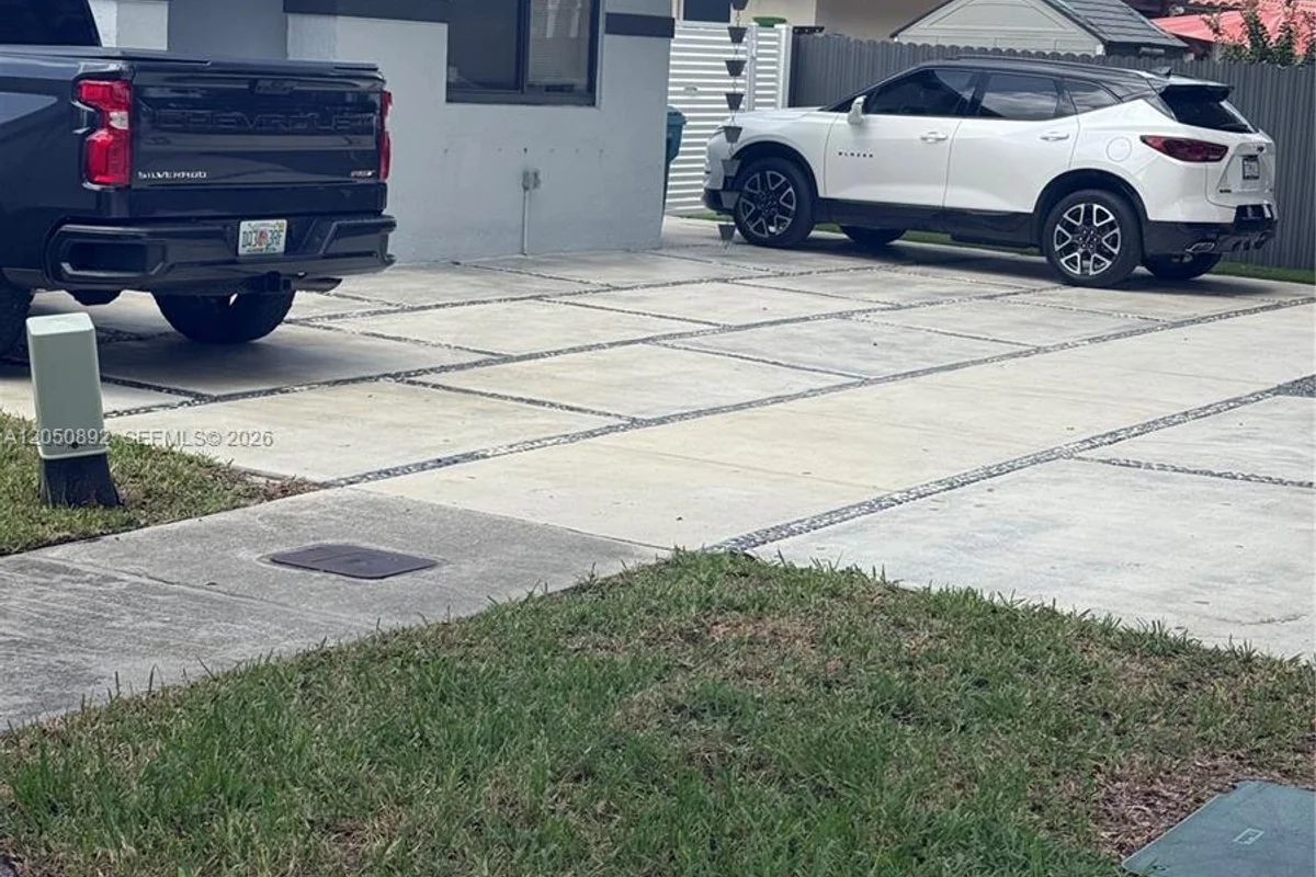 14480 SW 112th St, Miami: photo 1 of 8