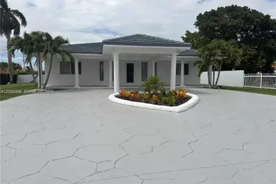 13895 SW 22nd St, Miami: photo 1 of 14