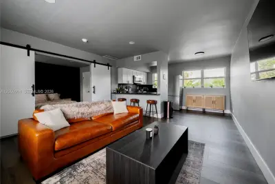 609 NE 13th Ave #302, Fort Lauderdale: photo 1 of 23