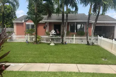 1304 Donwoods Ln, Royal Palm Beach: photo 1 of 39