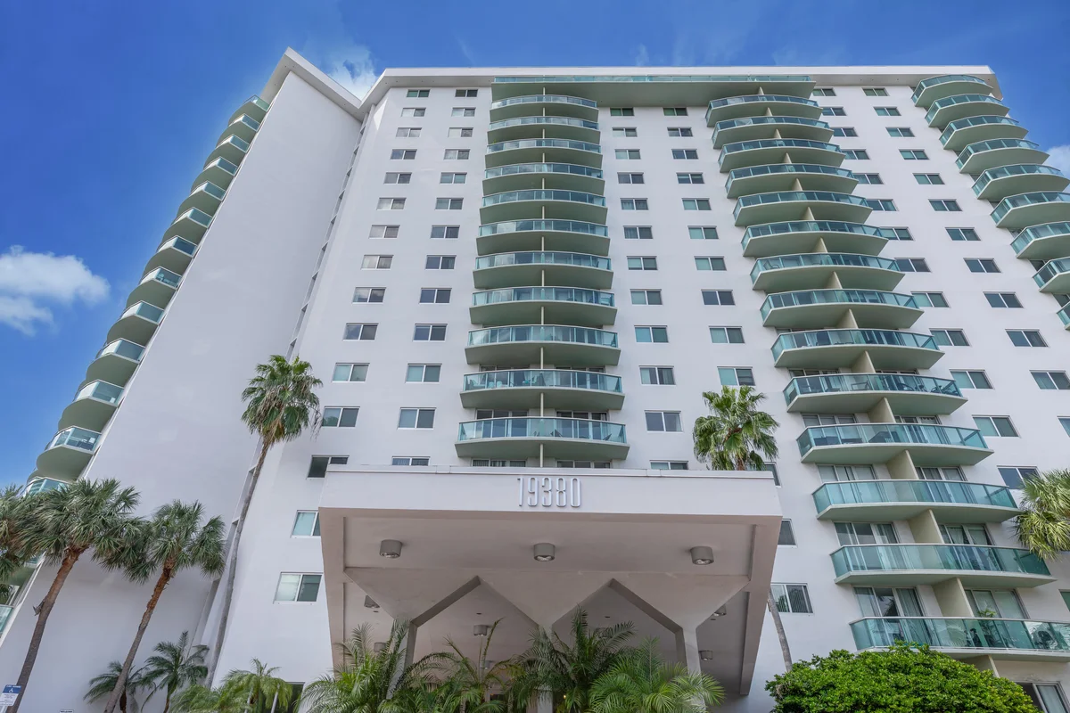 19380 Collins Ave #1527, Sunny Isles Beach: photo 1 of 35