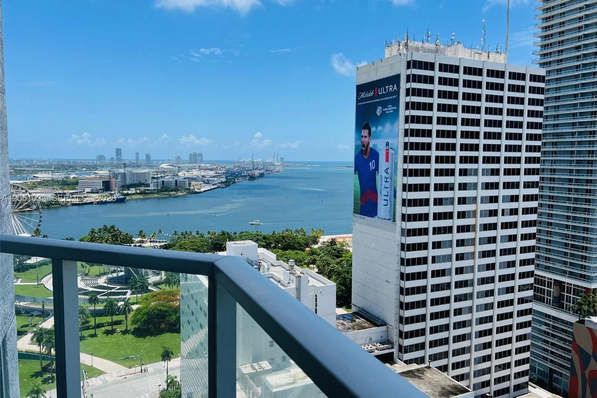 253 NE 2nd St #2510, Miami: photo 1 of 11