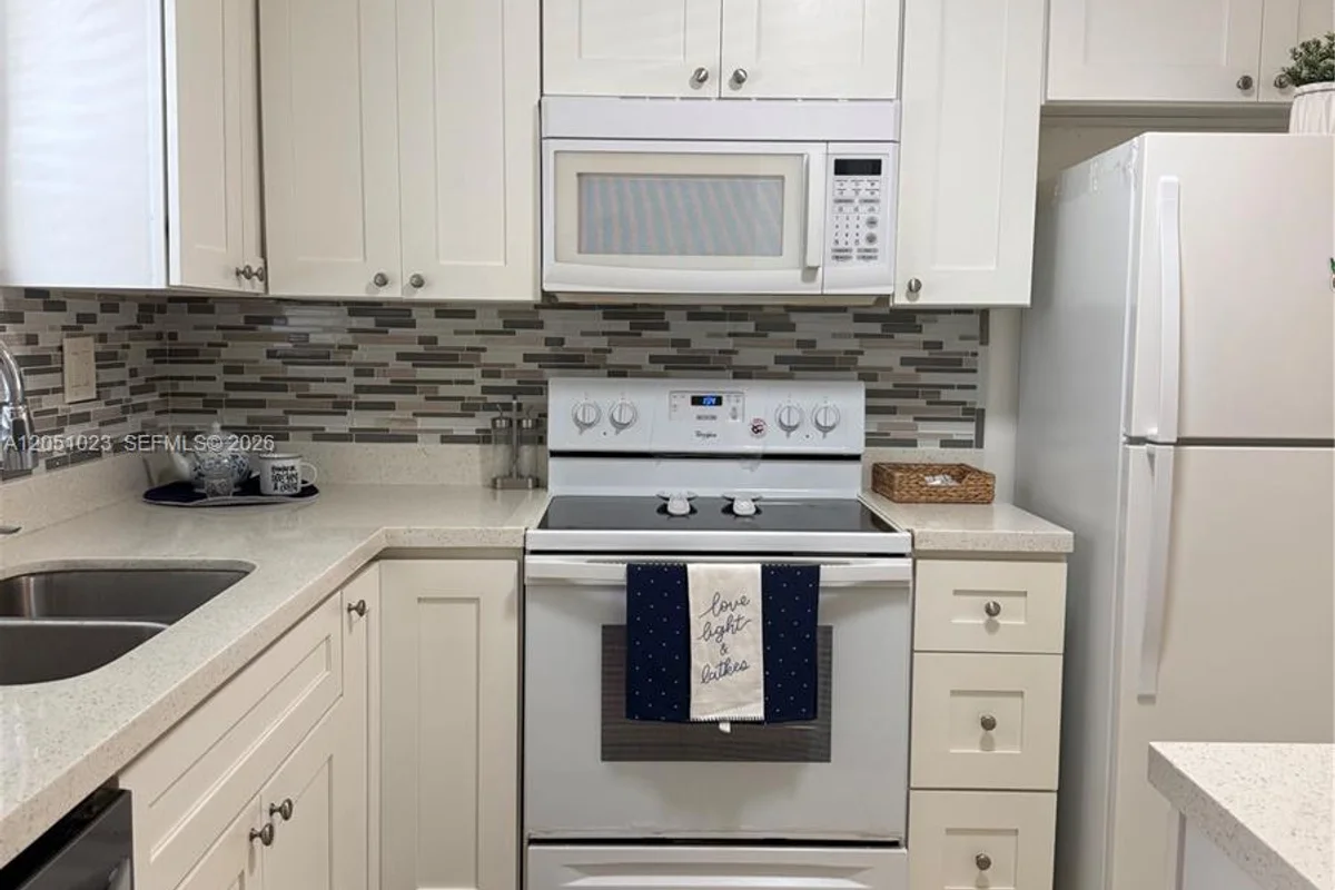 9540 Sunrise Lakes Blvd #208, Sunrise: photo 1 of 31
