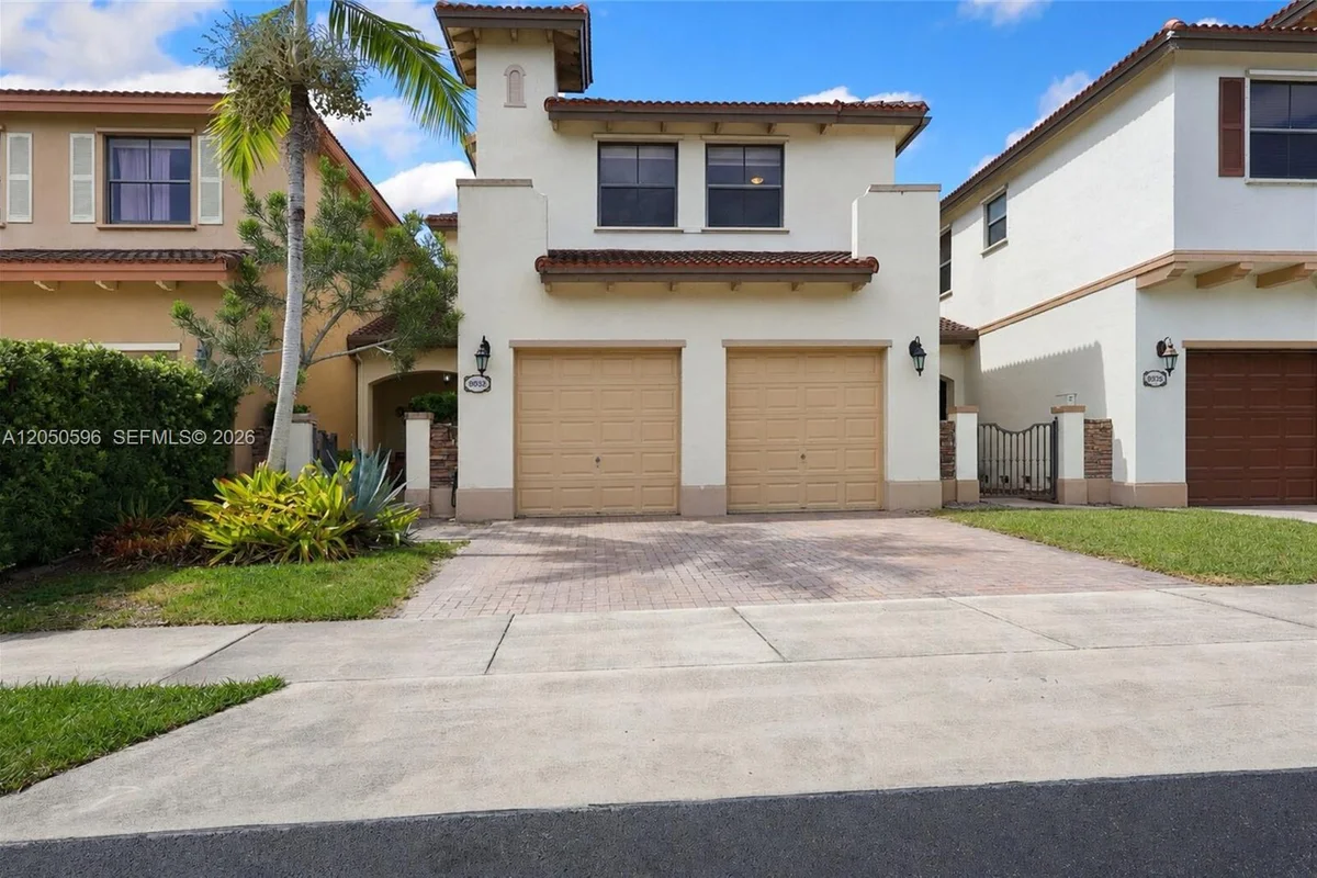 8932 SW 228th Ln, Cutler Bay: photo 1 of 33