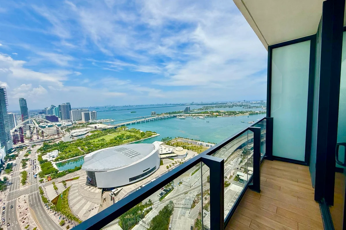 398 NE 5th St #3907, Miami: photo 1 of 23