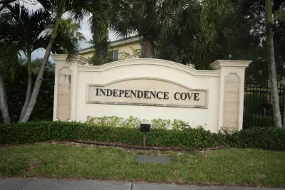 945 Imperial Lake Rd, West Palm Beach: photo 1 of 32