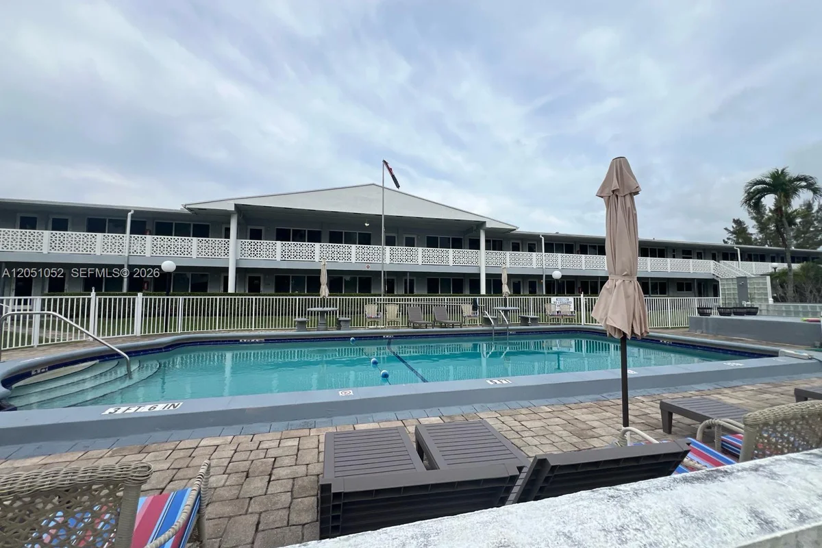 600 Layne Blvd #210, Hallandale Beach: photo 1 of 11