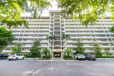 605 Oaks Dr #607, Pompano Beach: photo 1 of 35