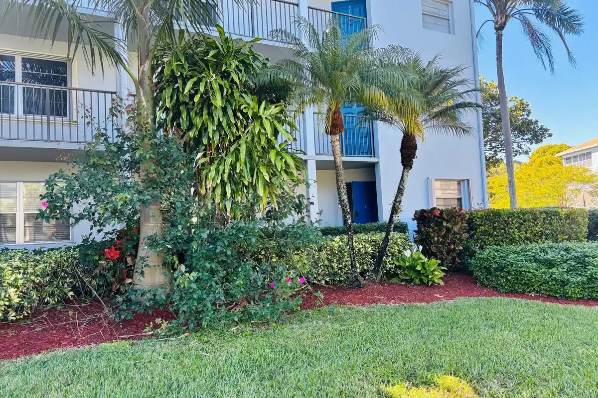 800 SW 125th Way #112O, Pembroke Pines: photo 1 of 4