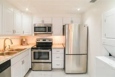 130 Cypress Club Dr #324, Pompano Beach: photo 1 of 71