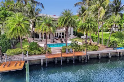 113 Holiday Dr, Hallandale Beach: photo 1 of 88