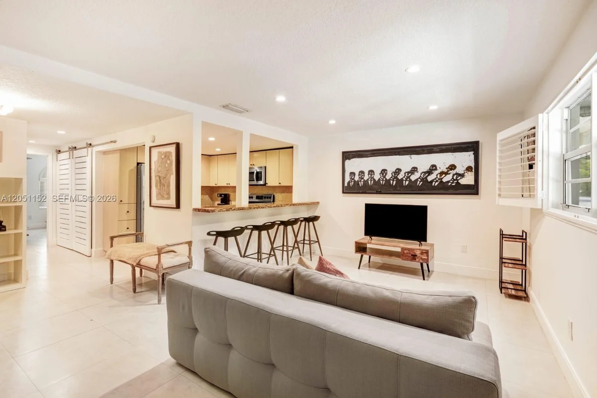 338 Majorca Ave #103, Coral Gables: photo 1 of 15