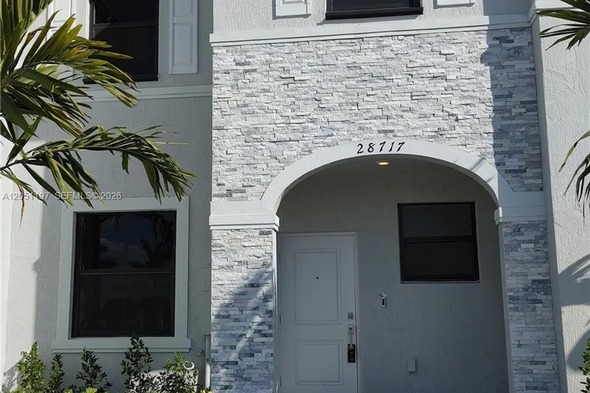 28717 SW 132nd Pl, Homestead: photo 1 of 32