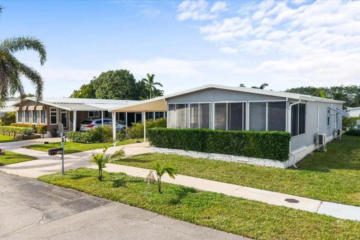5389 NW 3rd Ave, Deerfield Beach: photo 1 of 52