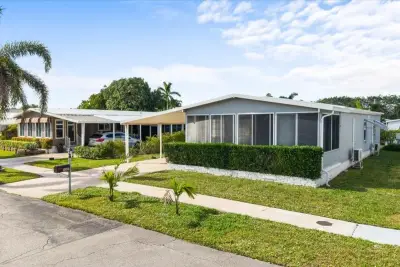 5389 NW 3rd Ave, Deerfield Beach: photo 1 of 52